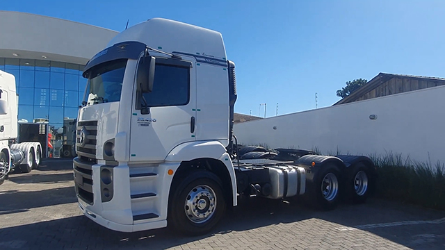 LOTE 003 VOLKSWAGEN 25-420 Constellation