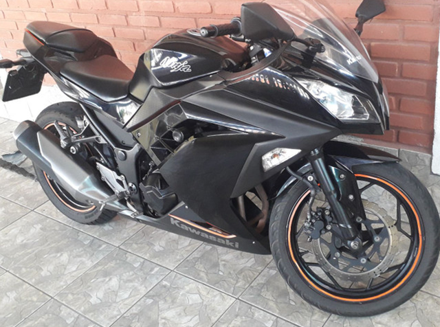Lote 002 - Kawasaki Ninja 300 